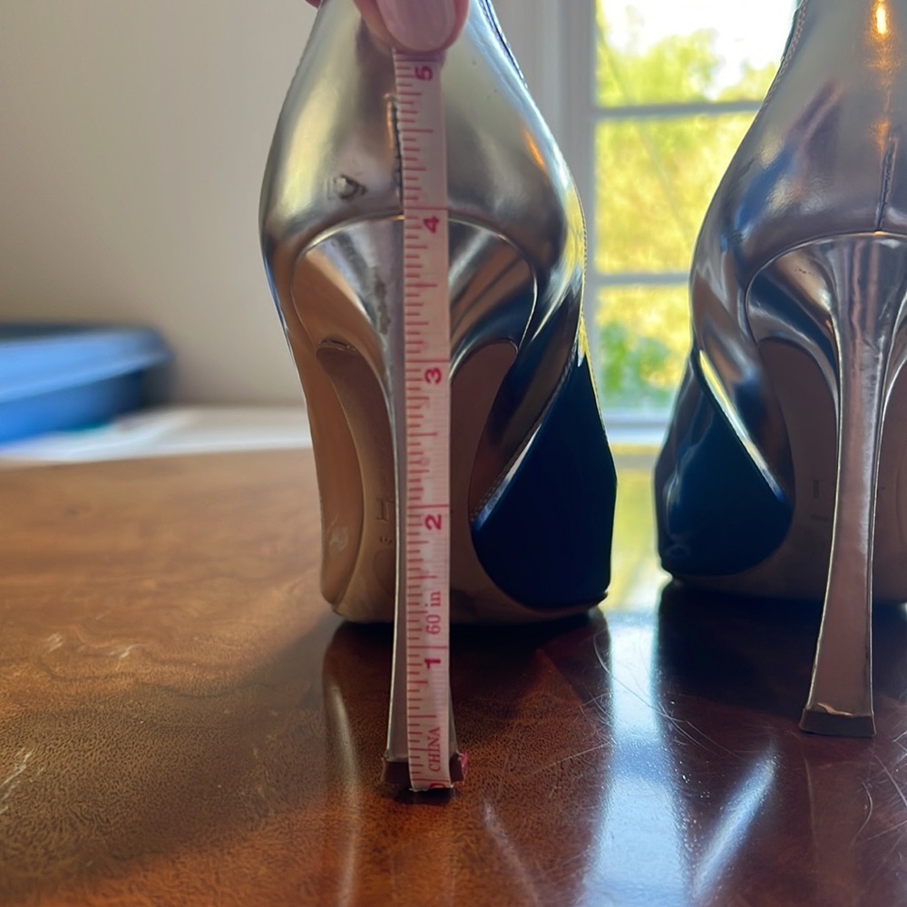 Authentic and rare Dior silver, lucite and blue pumps w/ 4” signature Dior Heel - Picture 4 of 7